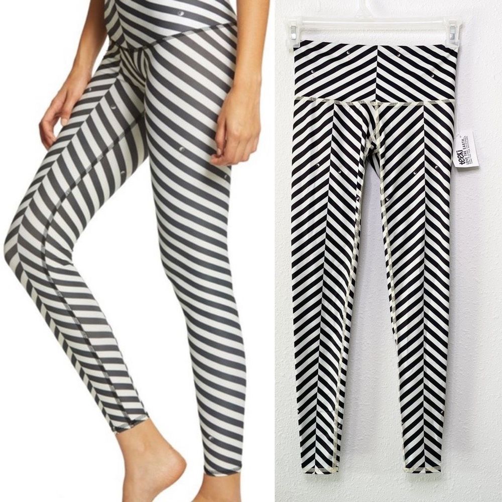 Teeki NWT The Hot Pant Balanced Traveler Ying Yang Leggings Size S